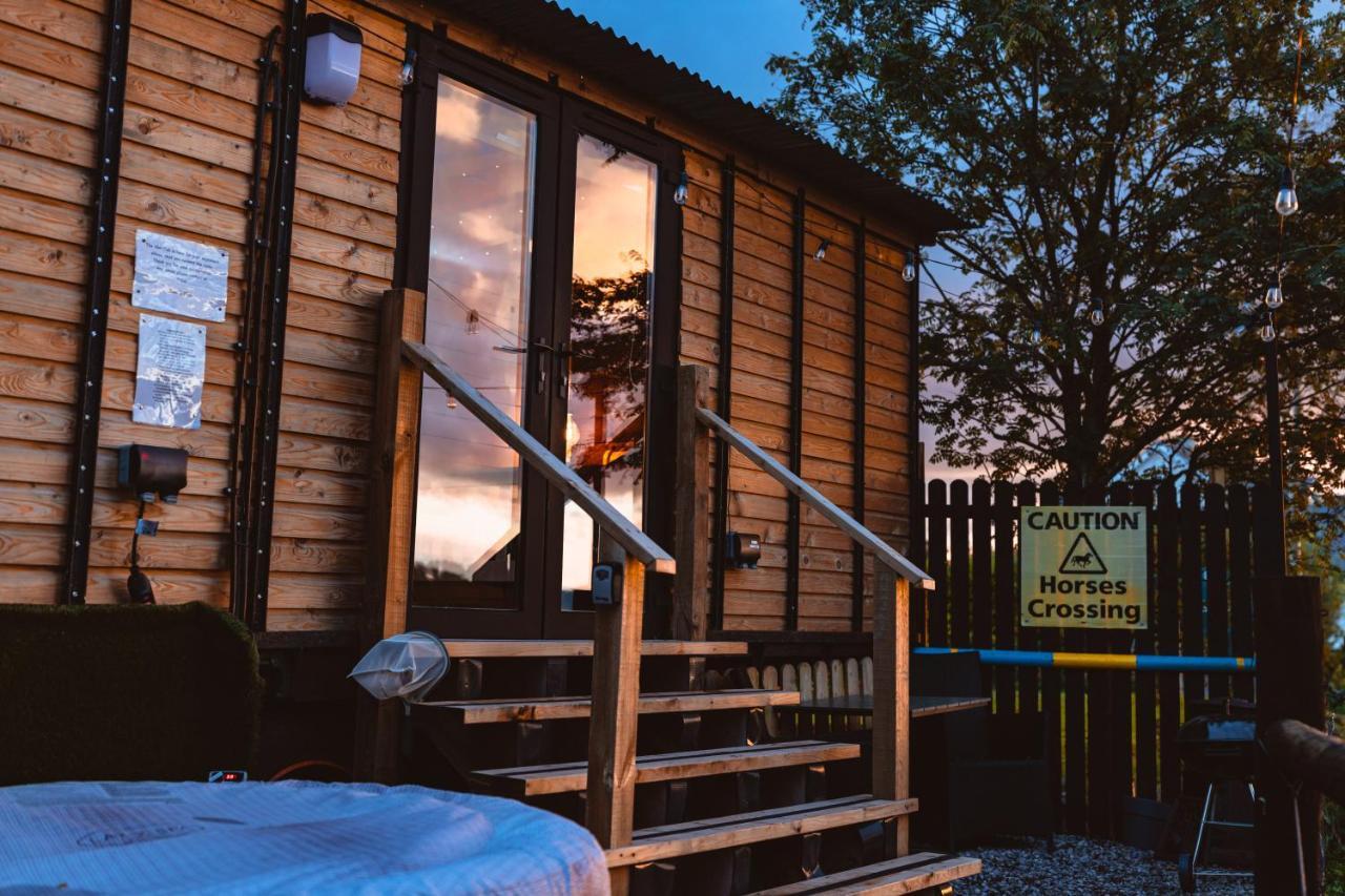 Hotel The Horrrsebox Tinyhouse Glamping Garadice Exterior foto